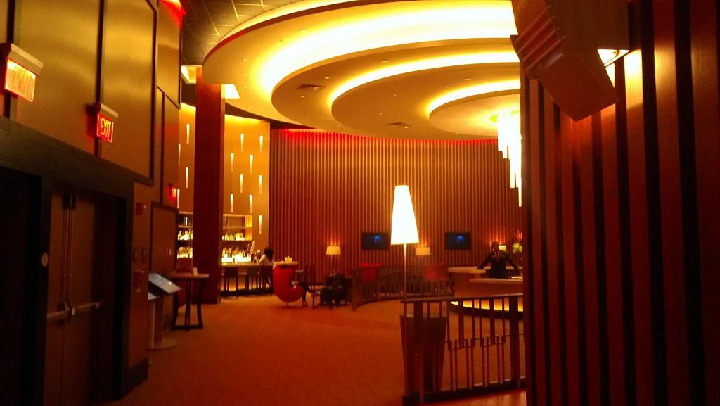 SuperLux Lobby